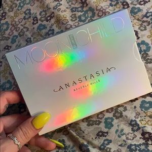 Anastasia Beverly Hills Makeup - Anastasia Beverly Hills MOONCHILD glow kit palette Anastasia Beverly Hills Makeup - Anastasia Beverly Hills MOONCHILD glow kit palette